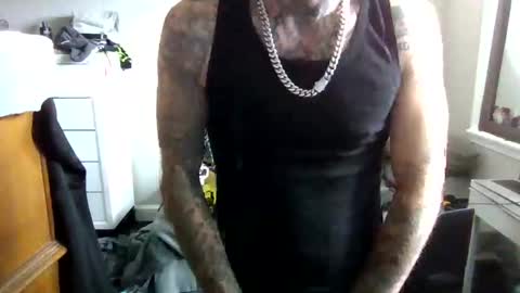 cruz815 online show from April 19, 2026, 5:23 pm