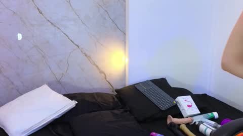 Snapshot of cry_baby800 chatting on November 6, 2025, 10:21 pm Cry online show from November 6, 2025, 10:21 pm