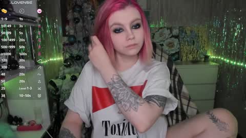 Snapshot of cryptobjgirlv2 chatting on December 19, 2024, 5:08 pm Lilith online show from December 19, 2024, 5:08 pm