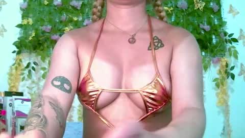 Snapshot of crysrus chatting on June 7, 2026, 12:42 pm crysrus online show from June 7, 2026, 12:42 pm
