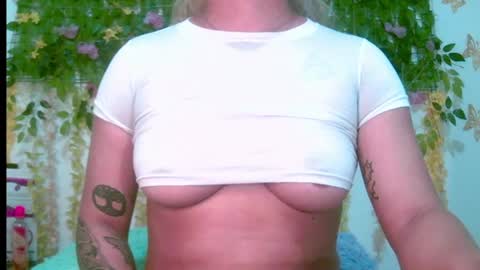 Snapshot of crysrus chatting on July 6, 2026, 1:57 am crysrus online show from July 6, 2026, 1:57 am