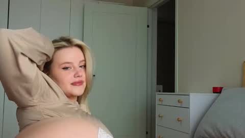 Snapshot of crystal_angells chatting on September 14, 2025, 7:18 am Cassie control domi and lush in private for free online show from September 14, 2025, 7:18 am