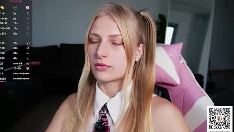 Crystal online show from April 17, 2026, 6:44 pm