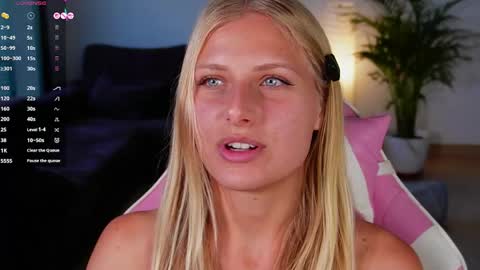 Snapshot of crystal_blond chatting on May 23, 2026, 7:07 pm Crystal online show from May 23, 2026, 7:07 pm