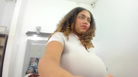 crystal_butterfly1 online show from December 27, 2024, 5:26 pm