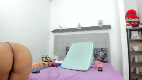 crystal_butterfly1 online show from January 14, 2025, 2:32 pm