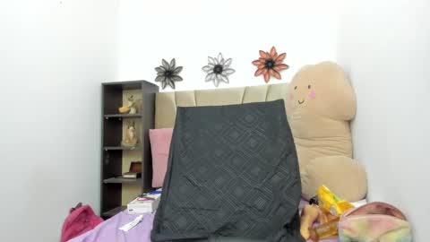 crystal_butterfly1 online show from February 13, 2025, 2:42 pm