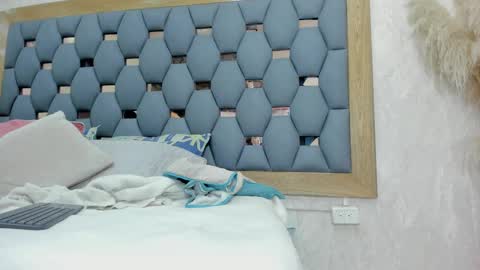 crystal_sm online show from October 28, 2025, 3:10 am