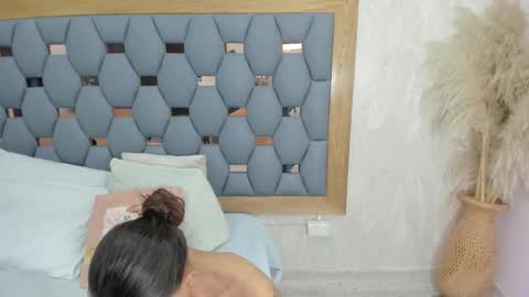 crystal_sm online show from November 24, 2025, 3:06 am