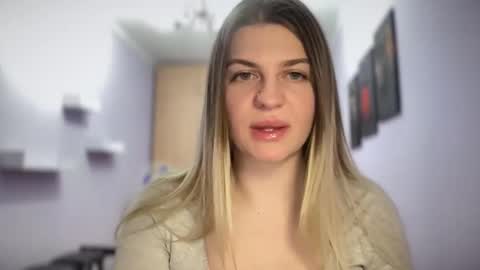 crystalblush01 online show from April 9, 2026, 6:57 pm