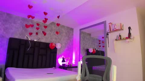 Crystal online show from February 18, 2026, 3:52 pm