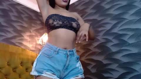 Crystal online show from September 23, 2025, 4:10 pm