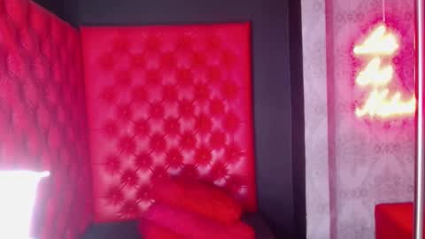 Crystal online show from November 13, 2025, 8:02 am