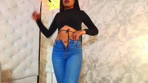 Crystal online show from April 7, 2026, 10:09 pm