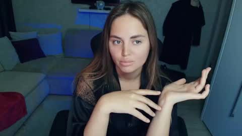 crystalemily online show from October 1, 2025, 7:09 pm