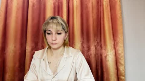 Snapshot of crystalfever_ chatting on May 16, 2026, 8:18 pm Mary online show from May 16, 2026, 8:18 pm