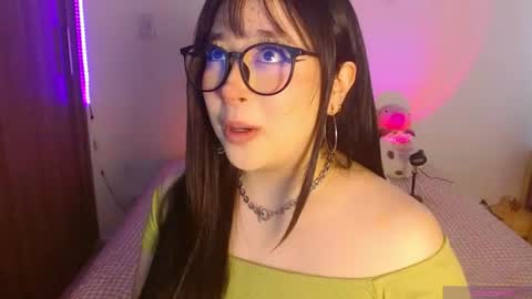 Snapshot of crystalitesq chatting on July 18, 2026, 1:37 pm Olivia online show from July 18, 2026, 1:37 pm
