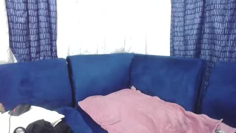 crystaljes online show from February 11, 2025, 4:35 pm