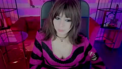 crystallbloom online show from February 11, 2026, 4:12 pm