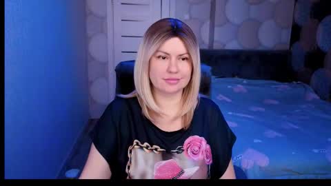 CrystalllEyes online show from September 30, 2025, 3:55 am