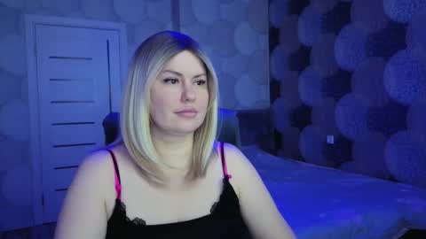 CrystalllEyes online show from October 11, 2025, 1:05 am