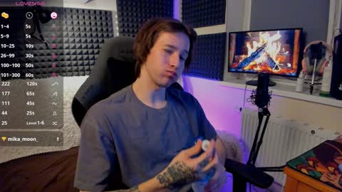 Crys online show from December 19, 2024, 7:51 pm