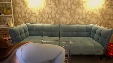 crystallpaws_ online show from March 15, 2026, 6:52 am