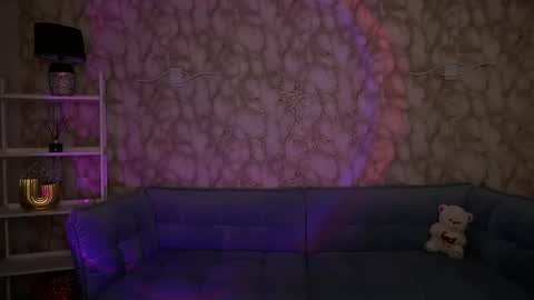 crystallpaws_ online show from April 12, 2026, 5:45 am