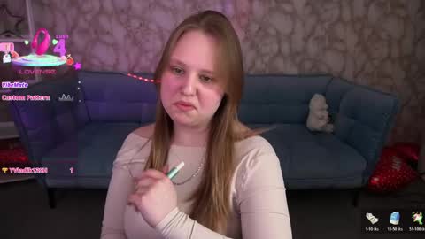 crystallpaws_ online show from April 21, 2026, 6:09 am