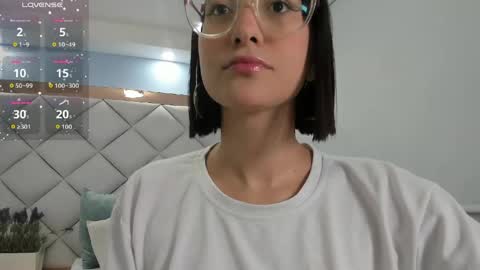 Snapshot of crystalstonee1 chatting on April 27, 2026, 9:35 pm Crystal online show from April 27, 2026, 9:35 pm