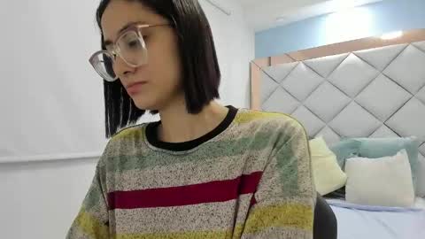 Snapshot of crystalstonee1 chatting on April 29, 2026, 10:05 pm Crystal online show from April 29, 2026, 10:05 pm