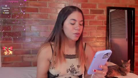 Snapshot of crystalvazquez chatting on December 6, 2024, 11:25 pm Soy Crystal online show from December 6, 2024, 11:25 pm