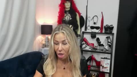 Snapshot of crystalxohotty chatting on September 17, 2025, 4:25 am CrystalHotty online show from September 17, 2025, 4:25 am