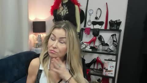 CrystalHotty online show from March 18, 2026, 5:32 am