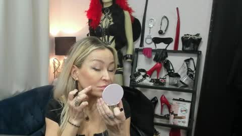 Snapshot of crystalxohotty chatting on April 22, 2026, 4:48 am CrystalHotty online show from April 22, 2026, 4:48 am