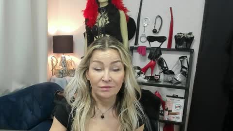 Snapshot of crystalxohotty chatting on April 23, 2026, 4:46 am CrystalHotty online show from April 23, 2026, 4:46 am