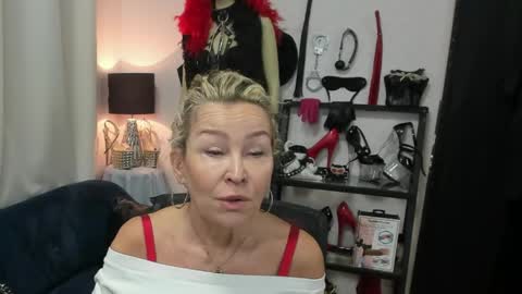 Snapshot of crystalxohotty chatting on May 14, 2026, 4:41 am CrystalHotty online show from May 14, 2026, 4:41 am