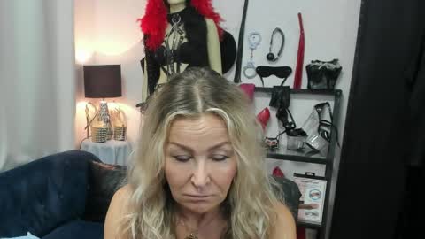 Snapshot of crystalxohotty chatting on May 19, 2026, 4:52 am CrystalHotty online show from May 19, 2026, 4:52 am
