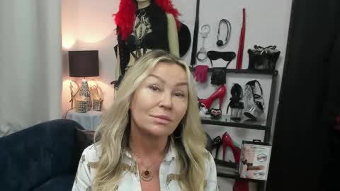 Snapshot of crystalxohotty chatting on May 25, 2026, 5:13 am CrystalHotty online show from May 25, 2026, 5:13 am
