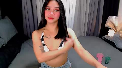 Snapshot of crytastal_lust1212 chatting on October 19, 2025, 12:28 pm bea takashi online show from October 19, 2025, 12:28 pm