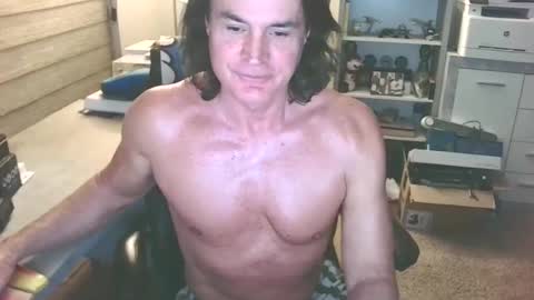 Snapshot of cucuforcocopuffs chatting on January 3, 2025, 4:44 am Yup... kinda old but Stop in and say hello online show from January 3, 2025, 4:44 am