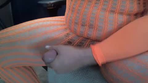 cuddlebeardeluxe online show from October 29, 2025, 3:03 pm