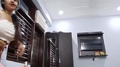 Snapshot of cuddlemuffins_3110 chatting on March 6, 2026, 7:43 pm cuddlemuffins online show from March 6, 2026, 7:43 pm