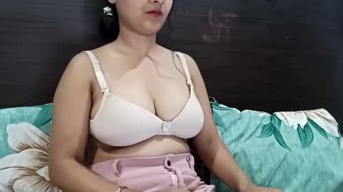 Snapshot of cuddlemuffins_3110 chatting on April 1, 2026, 4:04 pm cuddlemuffins online show from April 1, 2026, 4:04 pm