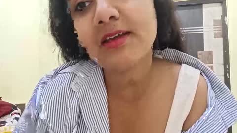 Snapshot of cuddlemuffins_3110 chatting on April 5, 2026, 3:09 pm cuddlemuffins online show from April 5, 2026, 3:09 pm