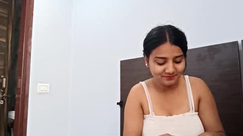 Snapshot of cuddlemuffins_3110 chatting on April 8, 2026, 4:45 am cuddlemuffins online show from April 8, 2026, 4:45 am