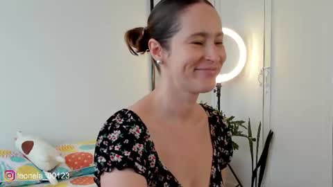 Snapshot of cuddlingbunnny chatting on June 23, 2026, 6:28 pm Leonela online show from June 23, 2026, 6:28 pm