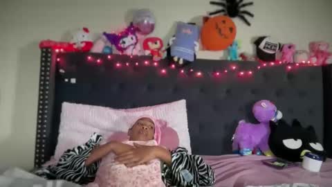 cum2charmxx online show from October 31, 2025, 2:40 pm