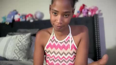 cum2charmxx online show from May 20, 2026, 12:22 pm