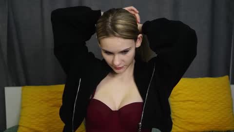 Snapshot of cum_dynasty chatting on October 23, 2025, 10:19 pm Naomi online show from October 23, 2025, 10:19 pm